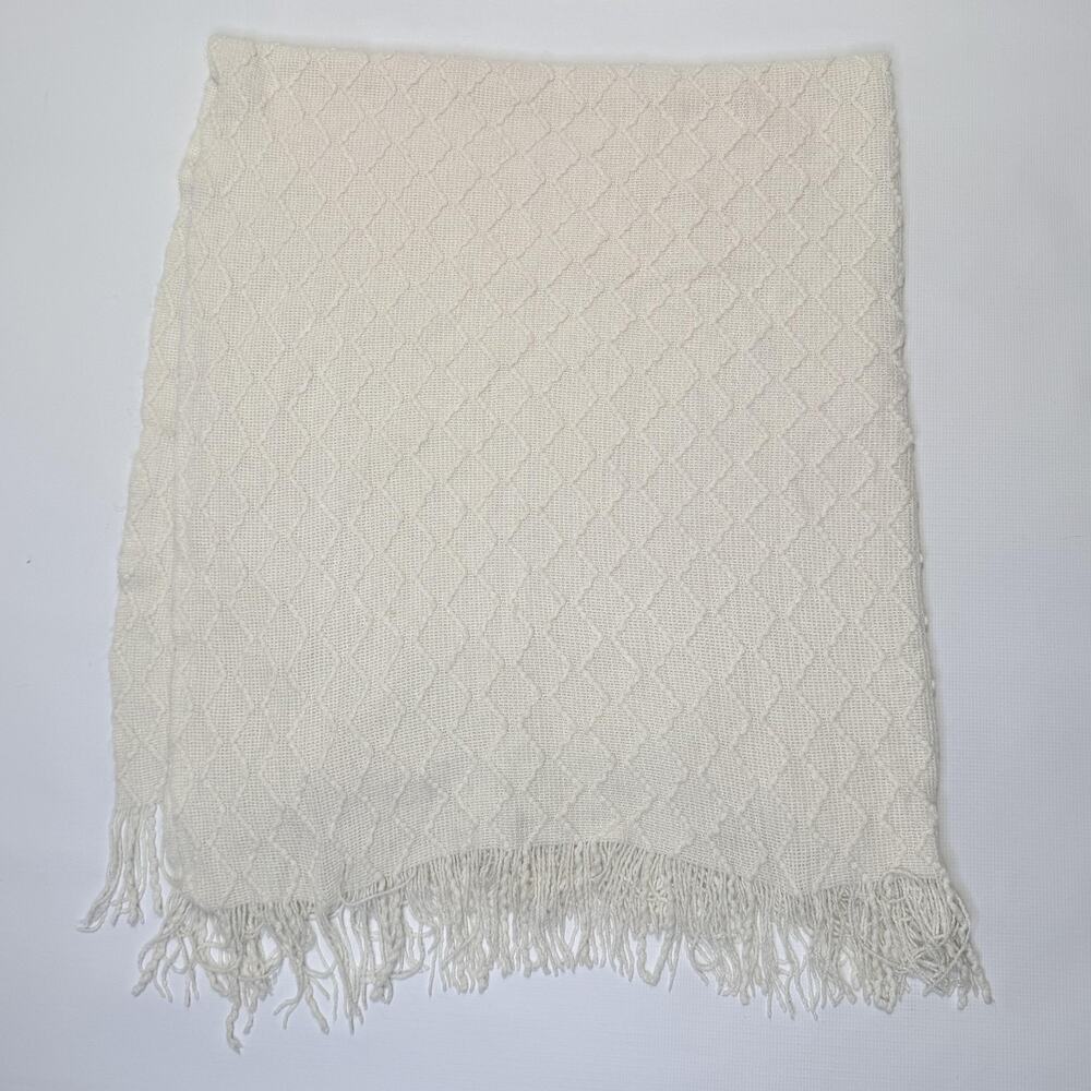 Pottery Barn Diamond Knit Throw Blanket 50x60 White Acrylic Soft Cozy Fringe
